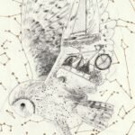 Eco-responsible illustration on recycled paper depicting an owl standing on the Earth. Within her body appear travel symbols — sailboat, airplane, bicycle — surrounded by constellations against a light background, evoking movement, transmission and tribute.